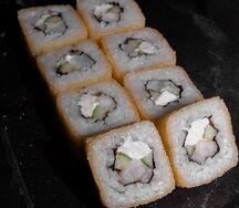 Горячий с креветкой и огурцом