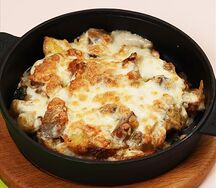 Жаровня со свининой и грибами в сметане