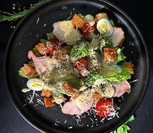 Салат Цезарь с курицей