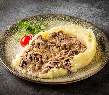 Бефстроганов с картофельным пюре