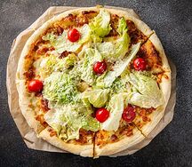 Пицца с курицей и томатами