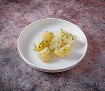 Картофель отварной с маслом и укропом