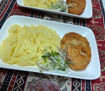 Пюре с куриной котлетой