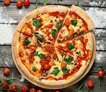 Пицца с ветчиной и сыром
