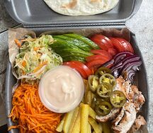 Шаурма на тарелке свиная