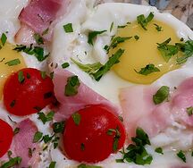 Глазунья с беконом