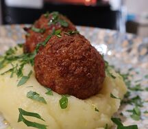 Котлетки куриные с картофельным пюре