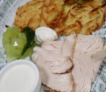 Драники с индейкой и малосольным огурцом