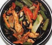 Чёрная мамба с курицей в устричном соусе
