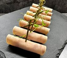 Рулетики ветчинные