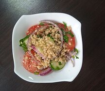 Салат по-грузински с грецким орехом