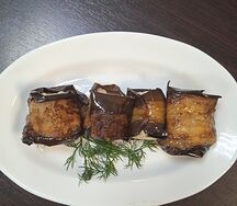 Рулеты из баклажан с грецким орехом
