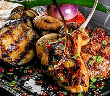 Жареная баранья корейка с овощами 