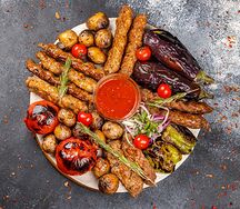 Сет из люля-кебабов с овощами