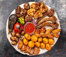 Сет шашлыков на кости с овощами