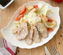 Салат Цезарь с курицей