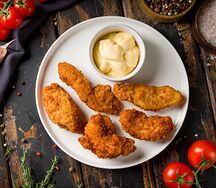 Куриные стрипсы с сырным соусом