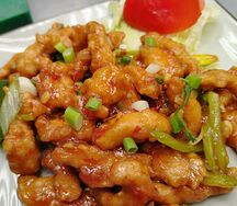 Индейка жаренная с луком-пореем и сельдереем в чесночном соусе