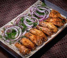Крылья куриные жаренные на мангале
