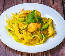 Вок со стеклянной лапшой и курицей