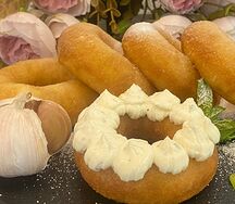 Пончик с творожным сыром, чесноком и шпинатом