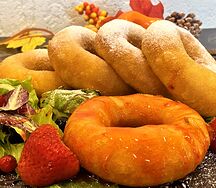 Пончик с клубничным джемом