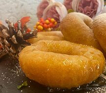 Пончик с мёдом и кленовым сиропом