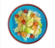 Салат Цезарь с королевскими креветками
