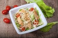 Салат Цезарь с курицей