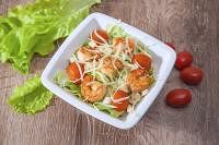 Салат Цезарь с креветками