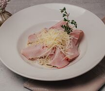 Лингвини с трюфельной пастой и копченым свиным окороком 