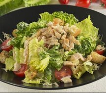 Салат Цезарь с курицей