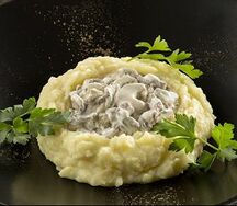 Бефстроганов с картофельным пюре