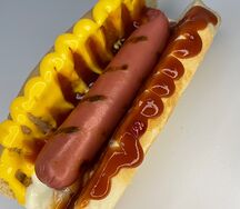 Хот-дог с сосиской из индейки