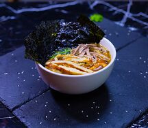 Рамэн с говядиной и токпокки