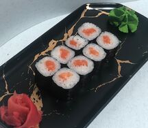 Ролл с лососем