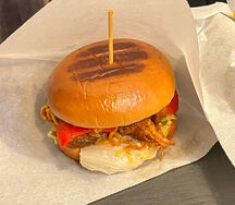 Бургер с рваной свининой