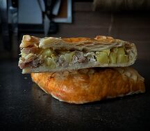 Пирог со свининой и картофелем