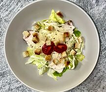 Салат Цезарь с курицей 