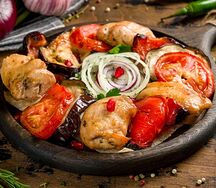 Шашлык из филе куриной грудки с овощами