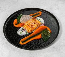 Стейк из форели с морковным кремом и кокосовым соусом