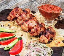 Куриное бедро в беконе