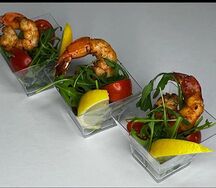 Руккола с тигровыми креветками