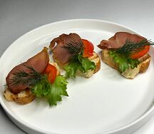 Канапе из карпаччо куриной грудки