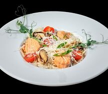 Фарфалле с копченым лососем