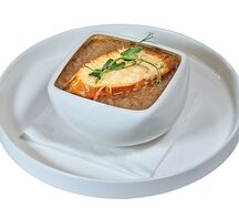Французский луковый суп с телятиной