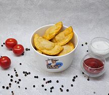 Жареные пельмени с креветкой и крабом