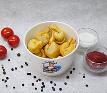 Жареные пельмени с курицей и креветкой