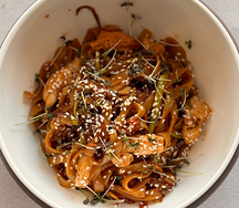 Wok с курицей (гречневая лапша)