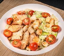 Салат Цезарь с курицей